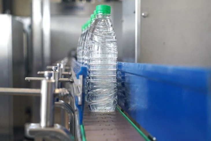 Liquid filling machine